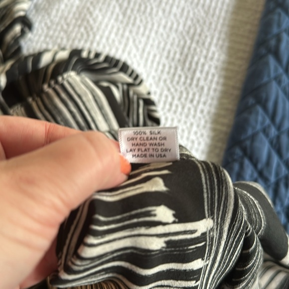 Ocean and Main Los Angeles "Monsoon" Silk Kaftan - M/L - Picture 10 of 10